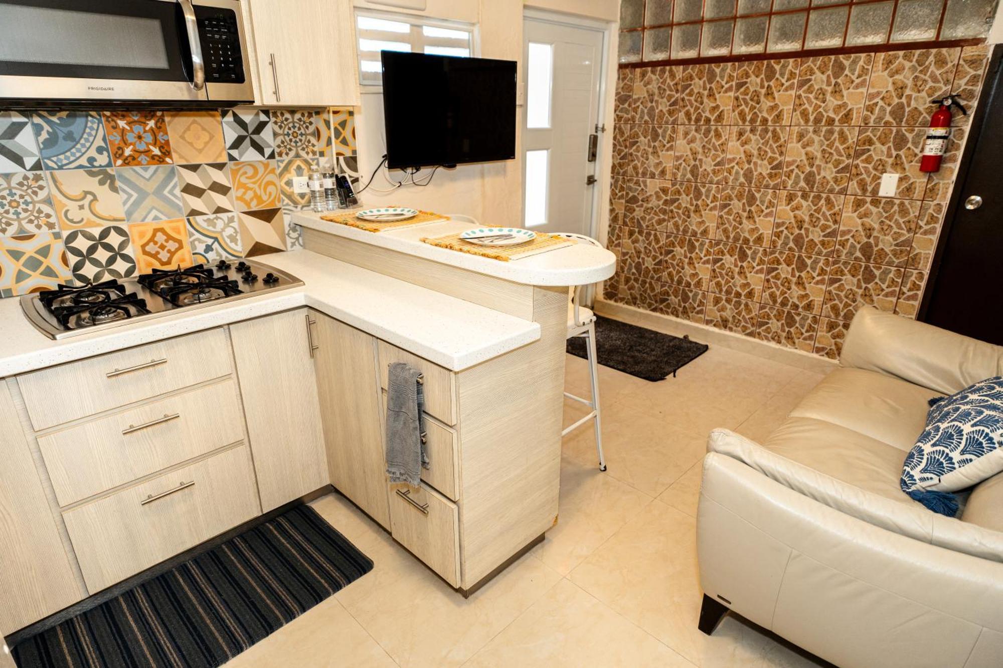 Апартаменты Compact Haven With Private Entrance And Free Parking And Laundry Понсе Экстерьер фото